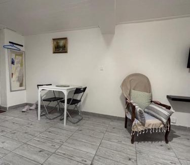 Aubagne Apartment | Studio agréable et paisible