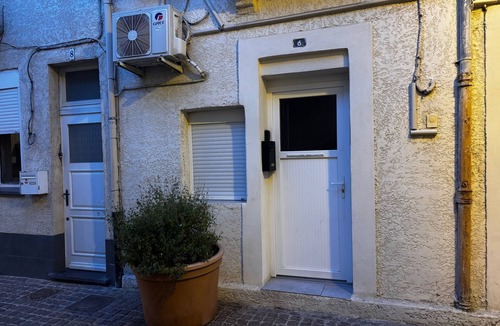 Palavas-les-Flots Apartment | Studio apartment in the pedestrian district near the Institut Saint-Pierre