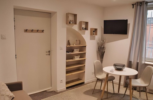 Beaucaire Apartment | Studio Apartment 'Centre Historique Beaucaire' with Wi-Fi