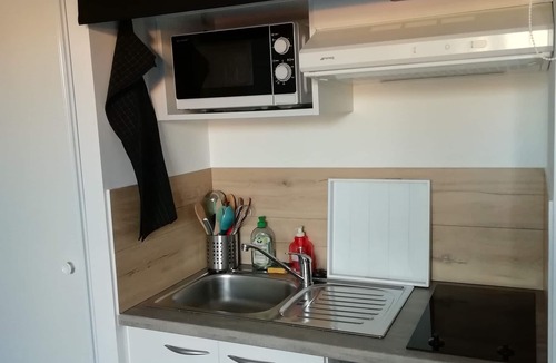 Eguilles Apartment | Studio apartment hotel, terrace, swimming pool, parking Aix en Pce - classified 3 stars