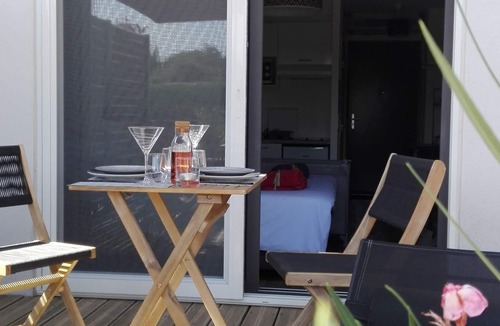 Eguilles Apartment | Studio apartment hotel, terrace, swimming pool, parking Aix en Pce - classified 3 stars