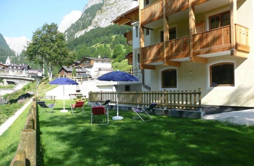 Rocca Pietore Apartment | Studio Apartment 'Appartamento Mono 3' with Mountain View, Shared Garden and Wi-Fi
