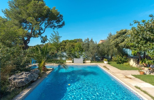 Lambesc Apartment | Studio Apartment 'La Dolce Vita 2' with Shared Pool, Private Terrace and Air Conditioning