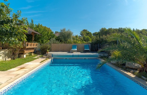 Lambesc Apartment | Studio Apartment 'La Dolce Vita 2' with Shared Pool, Private Terrace and Air Conditioning
