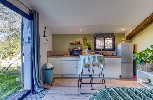 Moules Apartment | Studio Apartment 'Lovestudio Spa Privé Arles Campagne' with Private Terrace and Shared Garden