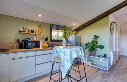 Moules Apartment | Studio Apartment 'Lovestudio Spa Privé Arles Campagne' with Private Terrace and Shared Garden