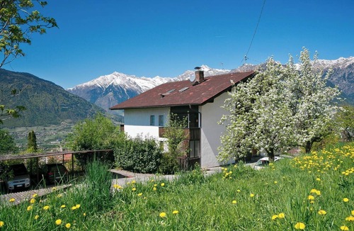 Merano Apartment | Studio Apartment 'Spiess' with Mountain View, Shared Pool and Wi-Fi