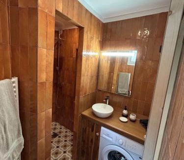 Gemenos Apartment | Studio au cœur du village