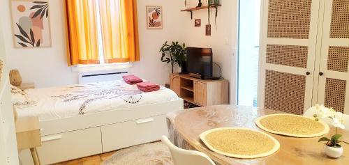 Digne-les-Bains Apartment | Studio au calme vue montagne "Petit Tibet"