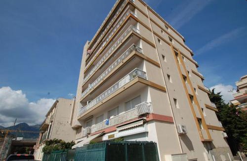 Menton Apartment | Studio au dernier étage avec terrasse, parking privé, clim, et wifi - centre ville et plage à proximité - FR-1-196-234