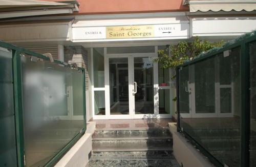 Menton Apartment | Studio au dernier étage avec terrasse, parking privé, clim, et wifi - centre ville et plage à proximité - FR-1-196-234