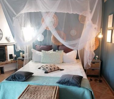 Tourrettes-sur-Loup Apartment | Studio au milieu d une oliveraie Le Mas de la huppe