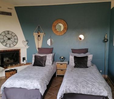 Tourrettes-sur-Loup Apartment | Studio au milieu d une oliveraie Le Mas de la huppe