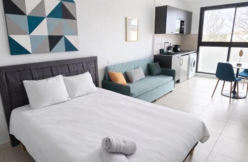 Perols Apartment | studio balcon, centre ville, parc expo, Arena