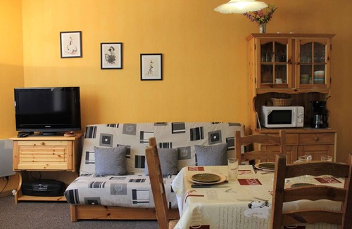 Les Claux Apartment | Studio cabin+sleeping area, 6 beds, near slopes and shops in Vars