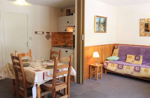 Les Claux Apartment | Studio cabin+sleeping area, 6 beds, near slopes and shops in Vars