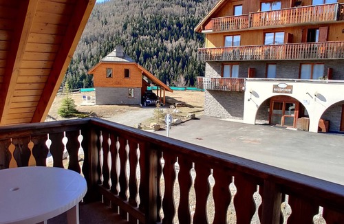 Pra Loup Apartment | Studio cabin with balcony and parking in Pra Loup 1500