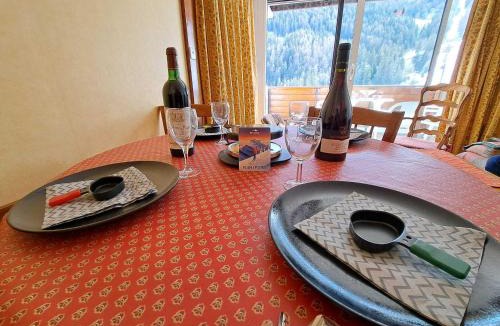 Pra Loup Apartment | Studio cabine à Pra-Loup avec balcon et vue sur montagne - FR-1-165A-80