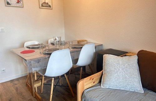 Risoul Apartment | Studio cabine 5 pers à Risoul, pied des pistes et proche navette - FR-1-330-582