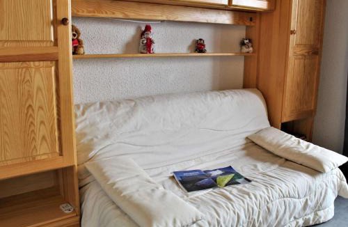 Risoul Apartment | Studio cabine au pied des pistes, 4 couchages, plein centre, balcon exposé Ouest, parking proche - FR-1-330-554