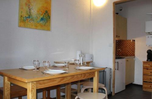 Risoul Apartment | Studio cabine au pied des pistes, 4 couchages, plein centre, balcon exposé Ouest, parking proche - FR-1-330-554