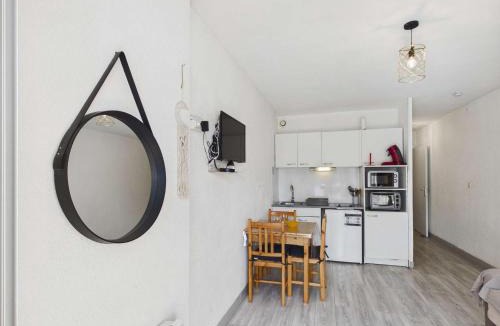 Le Grau-dʼAgde Apartment | Studio cabine RDC, proche plage et commerces, terrasse, WiFi gratuit, park 1 voiture, 4 couchages - FR-1-423-230