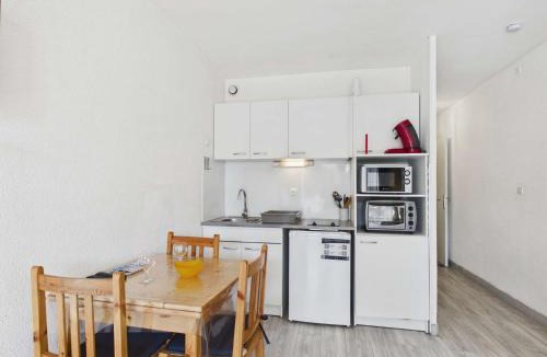 Le Grau-dʼAgde Apartment | Studio cabine RDC, proche plage et commerces, terrasse, WiFi gratuit, park 1 voiture, 4 couchages - FR-1-423-230