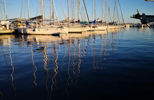 Hyeres Apartment | Studio calme à Giens , 2 pas du port et des plages