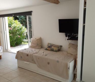 Eguilles Bed & Breakfast | Studio calme 15 min Aix en Provence