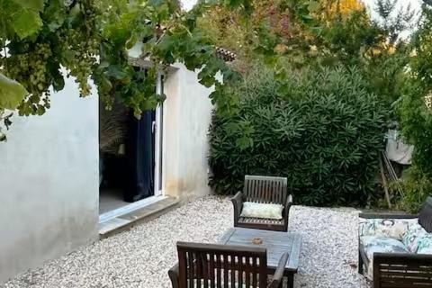 Eguilles Bed & Breakfast | Studio calme 15 min Aix en Provence