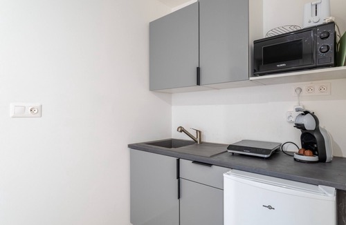 Robion Apartment | Studio "Canto Cigalo Rdc 2" with Wi-Fi and Air Conditioning