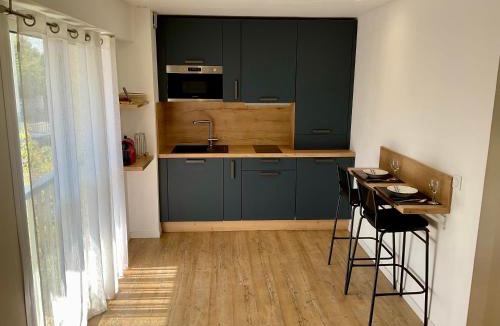 Boulouris-sur-Mer Apartment | Studio climatisé avec piscine, parking résidence et plages proches