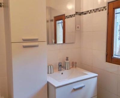 Mont Duplan Apartment | Studio climatisé avec cour à 15min du coeur de Nîmes