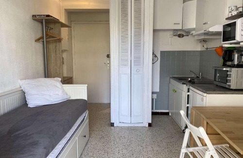 Balaruc-les-Bains Apartment | Studio climatisé avec balcon proche centre et thermes, Balaruc-les-Bains - FR-1-553-21