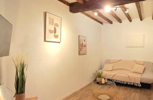 Nimes City Centre Apartment | Studio Corconne, City & Sights by Foot