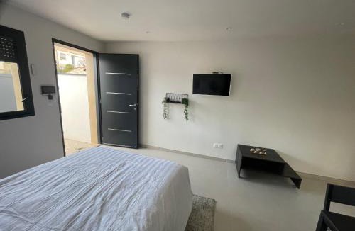 Les Hauts de Massane Apartment | Studio cosy avec terrasse