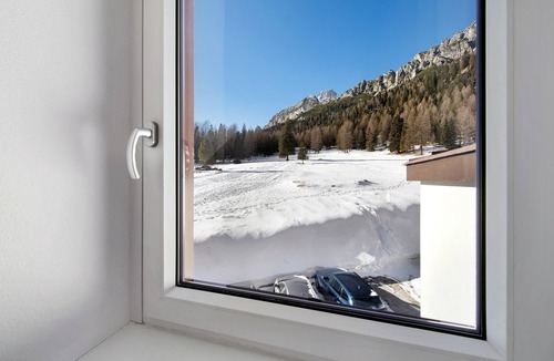 Misurina Apartment | Studio 'Dolomiti E Misurina My Dreams' with Lake View and Balcony