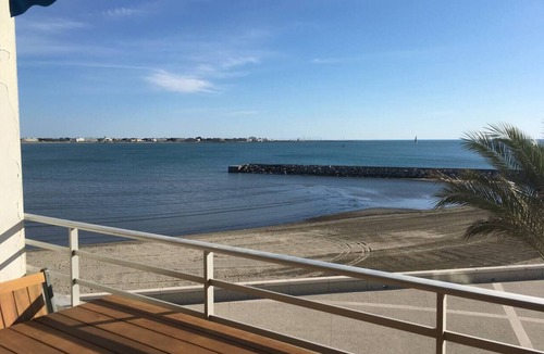 Le Grau-Du-Roi Apartment | Studio facing the sea with terrace and direct access to the beach and the Grau-du-Roi center