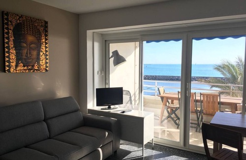 Le Grau-Du-Roi Apartment | Studio facing the sea with terrace and direct access to the beach and the Grau-du-Roi center