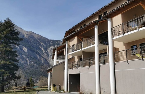 Jausiers Apartment | Studio for 4 pers with south terrace, pets allowed