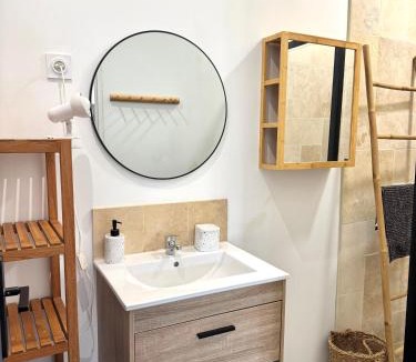 Moussan Apartment | Studio , gîte 1, confortable et calme au millieu des vignes