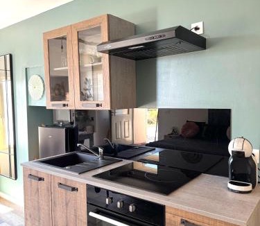 Moussan Apartment | Studio , gîte 1, confortable et calme au millieu des vignes