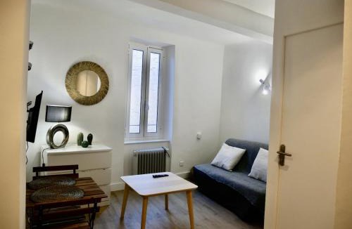 La Fare-les-Oliviers Apartment | Studio Garrigue