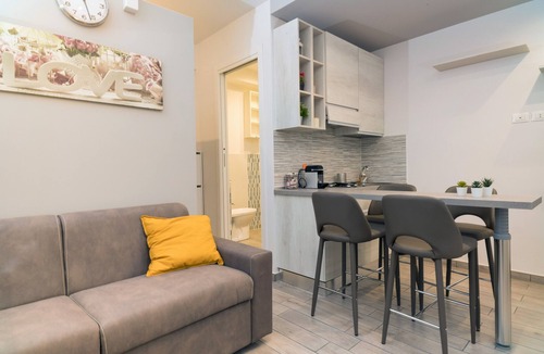 Chianchitta-Trappitello Apartment | Studio "Glicine" with Balcony and Air Conditioning
