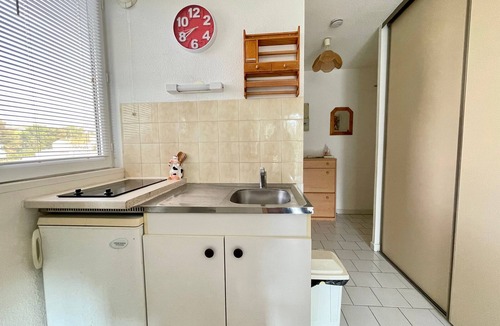 Sete Apartment | Studio in Sète near beach, pets allowed, parking