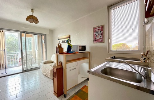 Sete Apartment | Studio in Sète near beach, pets allowed, parking