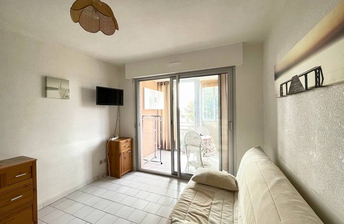 Sete Apartment | Studio in Sète near beach, pets allowed, parking
