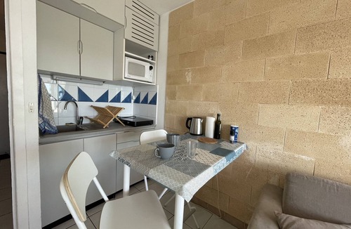Sete Apartment | Studio in Sète with sea view, private parking