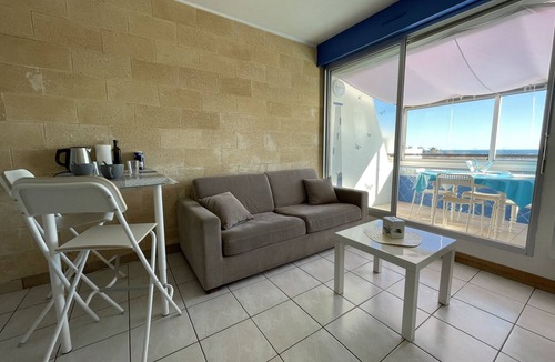 Sete Apartment | Studio in Sète with sea view, private parking