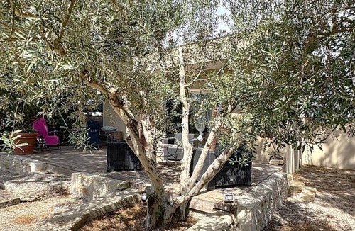 Senas Apartment | Studio in the countryside between Alpilles and Luberon